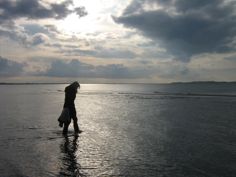 walking_in_the_water___by_dodephine